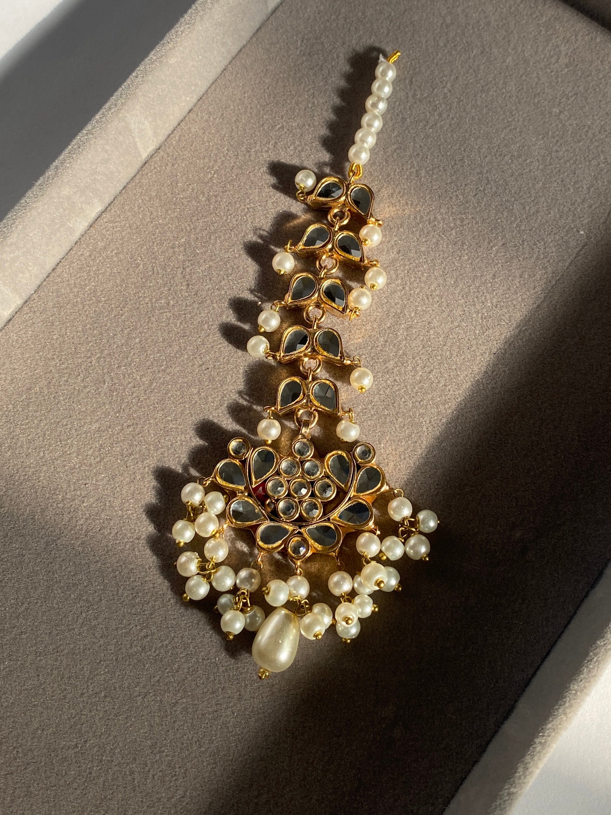 Sheesh Mahal Kundan Bindiya | Traditional Pakistani Hair Accessories